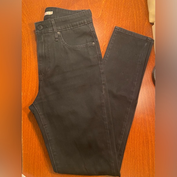 Levi’s 721 Black High Rise Skinny Women’s Jean in 28 Waist and 30 Length - Picture 3 of 9